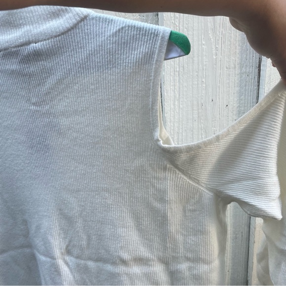 NWT Cyrus knit women’s shirt/sweater Bone white color size L off the shoulder - Picture 6 of 11